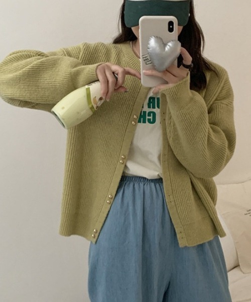 cammie(キャミー)の「ダブルパールライクボタンリブニットカーディガン(カーディガン/ボレロ・レディース・グリーン/ブラック/オフホワイト/ピンク/サックスブルー/ラベンダー・F)」の16枚目の写真