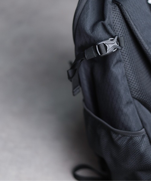 Gramicci(グラミチ)の「/GRAMICCI/DAY PACK 25L(バックパック/リュック・メンズ・ブラック・FREE)」の8枚目の写真