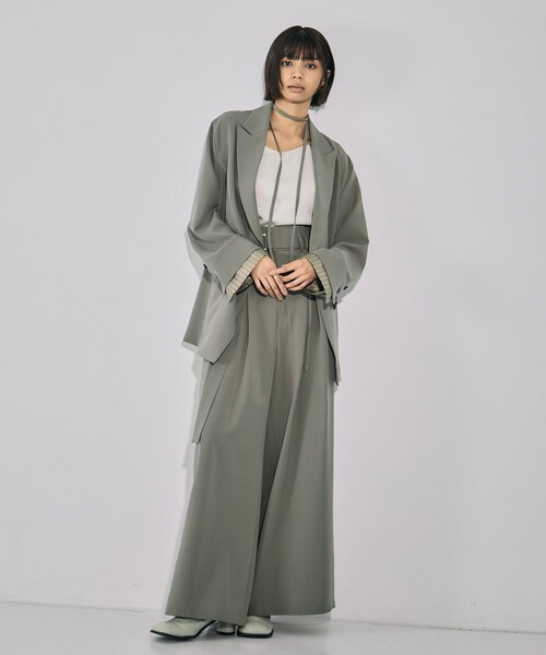 UNITED TOKYO（ユナイテッドトウキョウ）の「【残りわずか！】ストリングクロスタックワイドパンツ｜ウォッシャブル/防シワ/セットアップ/オフィスカジュアル/オケージョン/春服（スラックス・レディース・カーキ/ブラック・2/1）」の18枚目の写真