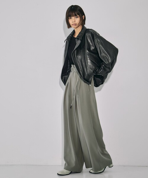 UNITED TOKYO（ユナイテッドトウキョウ）の「【残りわずか！】ストリングクロスタックワイドパンツ｜ウォッシャブル/防シワ/セットアップ/オフィスカジュアル/オケージョン/春服（スラックス・レディース・カーキ/ブラック・2/1）」の11枚目の写真