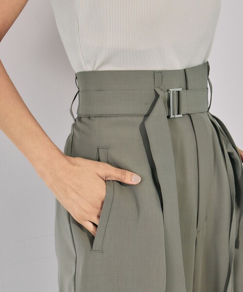 UNITED TOKYO（ユナイテッドトウキョウ）の「【残りわずか！】ストリングクロスタックワイドパンツ｜ウォッシャブル/防シワ/セットアップ/オフィスカジュアル/オケージョン/春服（スラックス・レディース・カーキ/ブラック・2/1）」の5枚目の写真