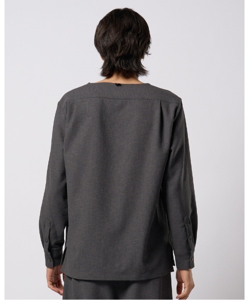 wjk(ダヴルジェイケイ)の「boat V-neck pullover shirt(シャツ/ブラウス・メンズ・ブラック/チャコールグレー/ナチュラル・SMALL/MEDIUM/LARGE/X-LARGE)」の6枚目の写真
