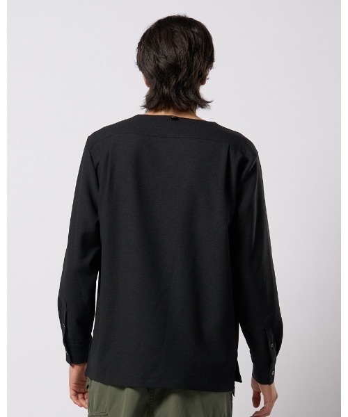 wjk(ダヴルジェイケイ)の「boat V-neck pullover shirt(シャツ/ブラウス・メンズ・ブラック/チャコールグレー/ナチュラル・SMALL/MEDIUM/LARGE/X-LARGE)」の14枚目の写真
