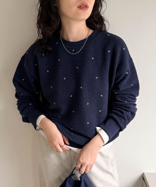 fredy emue(フレディエミュ)の「【大人気リバイバル】ハート刺繍コンパクトスウェットプルオーバー(スウェット・レディース・ライトグレー/ブラック/ネイビー/グレー・38)」の4枚目の写真