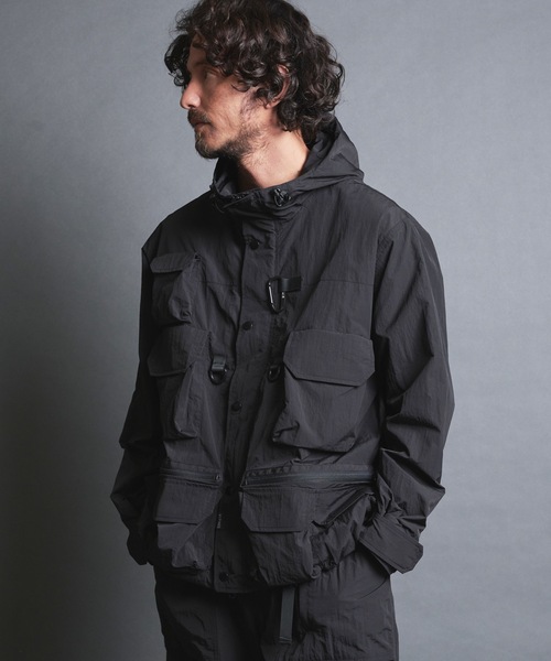 COMMON WARE(コモンウェアー)の「EM:NoiR ノアール Connect Hooded Jacket/ ナイロン コネクト フーデッドジャケット(マウンテンパーカー・メンズ・ブラック・LARGE/MEDIUM)」の2枚目の写真