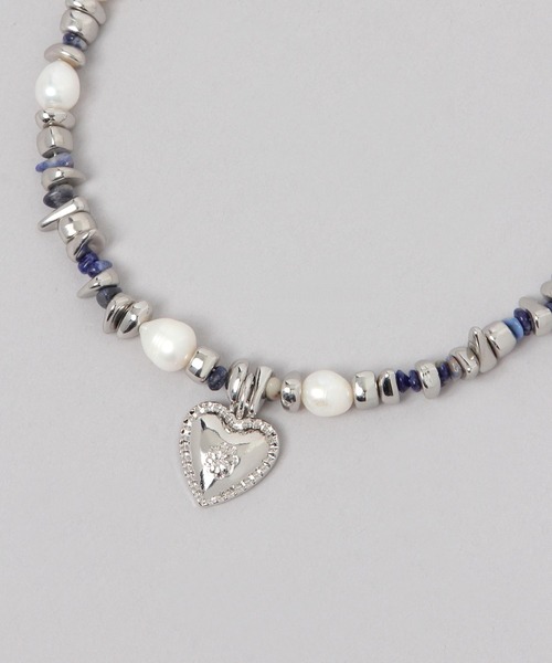 JEANASIS（ジーナシス）の「ストーンハートモチーフネックレス/599460（ネックレス・レディース・ブラック/ブルー系その他/レッド系その他・FREE）」の2枚目の写真