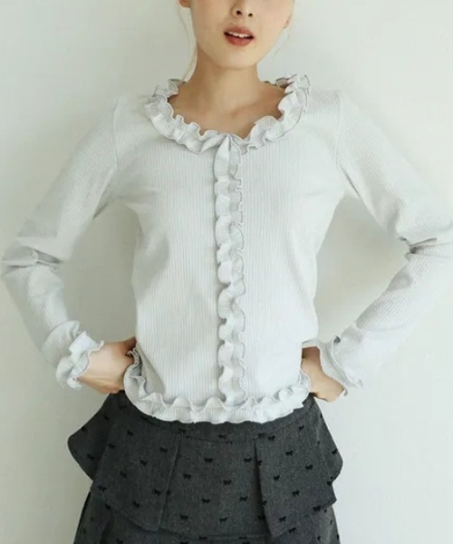 UGLY SHADOW(アグリーシャドウ)の「【Uglyshadow】RUFFLE RIBBED T-SHIRT / 【アグリーシャドウ】ラッフルリブド長袖Tシャツ(Tシャツ/カットソー・レディース・ネイビー/ブラック/ライトグレー・ONE SIZE)」の18枚目の写真