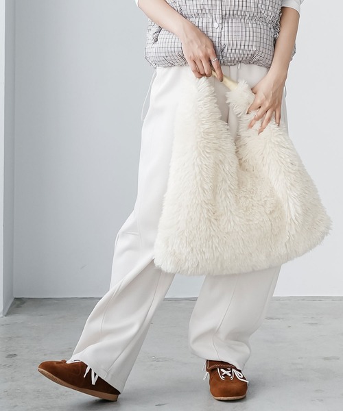 mili an deni（ミリアンデニ）の「エコファーワンハンドルバッグ（ショルダーバッグ・レディース・ブラック/ブルー/オフホワイト/ピンク/イエロー・F）」の6枚目の写真