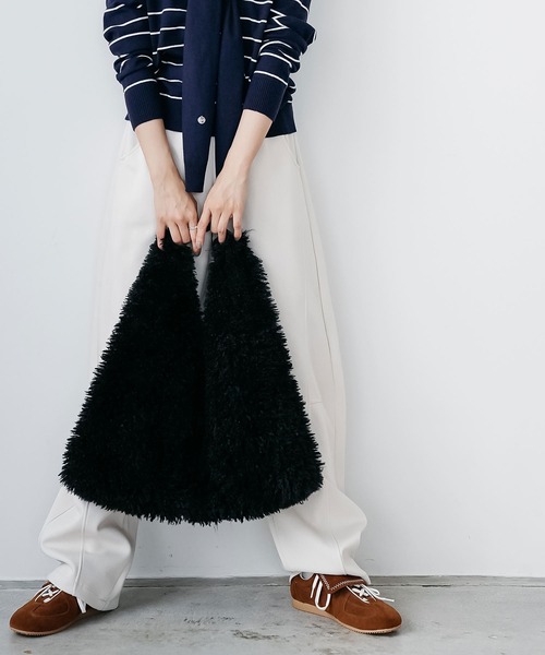 mili an deni（ミリアンデニ）の「エコファーワンハンドルバッグ（ショルダーバッグ・レディース・ブラック/ブルー/オフホワイト/ピンク/イエロー・F）」の9枚目の写真