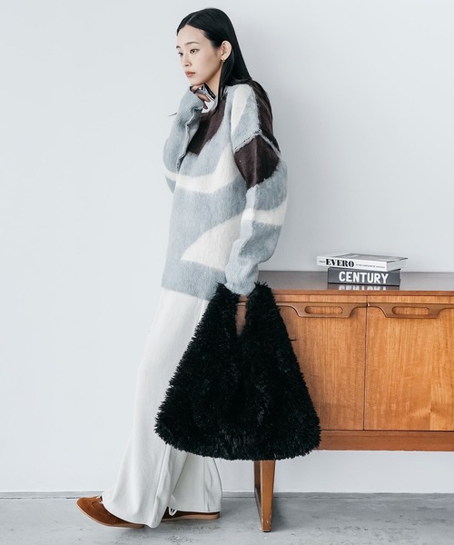 mili an deni（ミリアンデニ）の「エコファーワンハンドルバッグ（ショルダーバッグ・レディース・ブラック/ブルー/オフホワイト/ピンク/イエロー・F）」の12枚目の写真