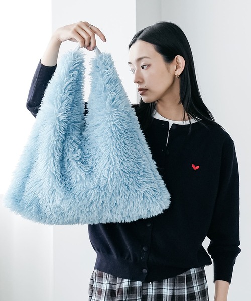 mili an deni（ミリアンデニ）の「エコファーワンハンドルバッグ（ショルダーバッグ・レディース・ブラック/ブルー/オフホワイト/ピンク/イエロー・F）」の14枚目の写真