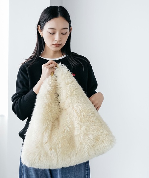 mili an deni（ミリアンデニ）の「エコファーワンハンドルバッグ（ショルダーバッグ・レディース・ブラック/ブルー/オフホワイト/ピンク/イエロー・F）」の17枚目の写真