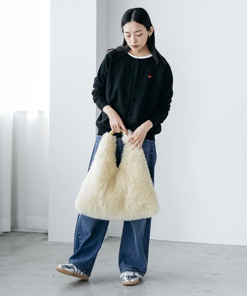 mili an deni（ミリアンデニ）の「エコファーワンハンドルバッグ（ショルダーバッグ・レディース・ブラック/ブルー/オフホワイト/ピンク/イエロー・F）」の19枚目の写真