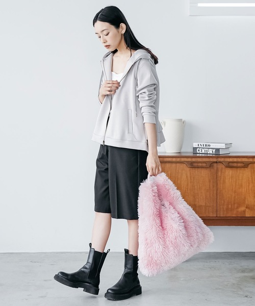 mili an deni（ミリアンデニ）の「エコファーワンハンドルバッグ（ショルダーバッグ・レディース・ブラック/ブルー/オフホワイト/ピンク/イエロー・F）」の21枚目の写真