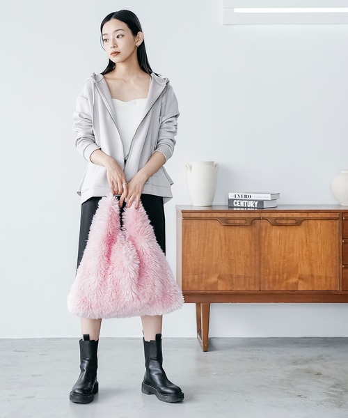 mili an deni（ミリアンデニ）の「エコファーワンハンドルバッグ（ショルダーバッグ・レディース・ブラック/ブルー/オフホワイト/ピンク/イエロー・F）」の22枚目の写真