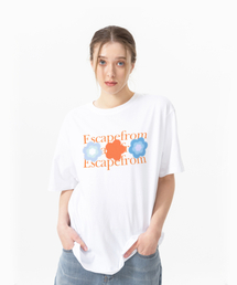 ESCAPEFROM（エスケープフロム）の「オレンジロゴスリーフラワープリントオーバーサイズ半袖Tシャツホワイト（Tシャツ/カットソー）」