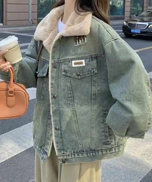 emi+（エミプラス）の「ボアドッキングデニムジャケット（デニムジャケット・レディース・ブルー・FREE）」の2枚目の写真