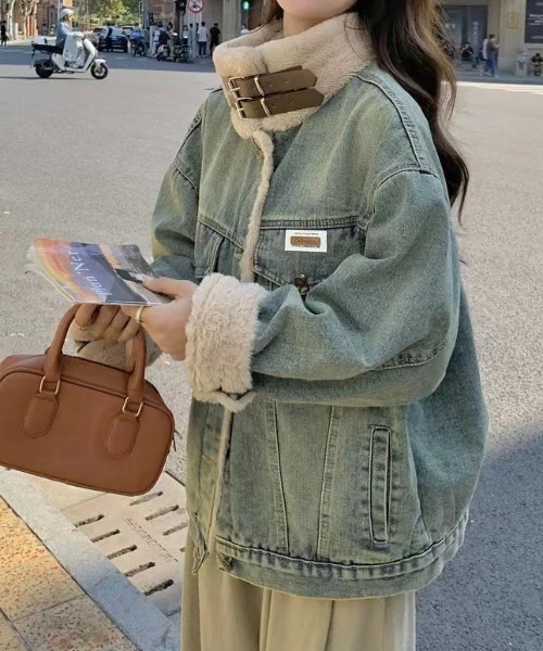 emi+（エミプラス）の「ボアドッキングデニムジャケット（デニムジャケット・レディース・ブルー・FREE）」の4枚目の写真