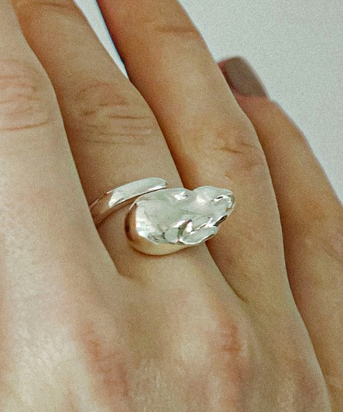 LAPUIS(ラピュイ)の「LAPUIS(ラピュイ) Oyster ring(リング・レディース・ゴールド/シルバー・11号/13号)」の2枚目の写真
