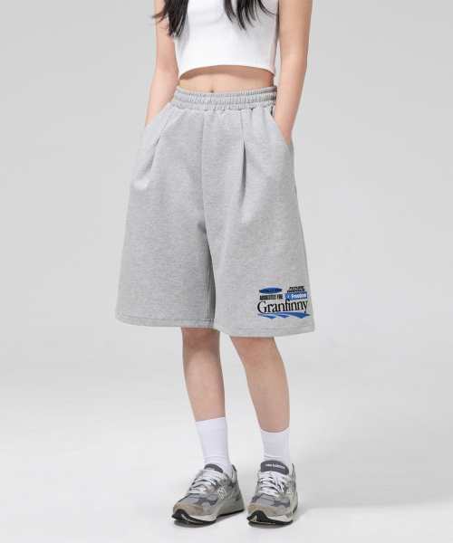 GRANFINNY(グランフィニ)の「プラン グラン ワンタック バミューダ ショートパンツ - メランジ(その他パンツ・レディース・グレー・SMALL/LARGE)」の4枚目の写真