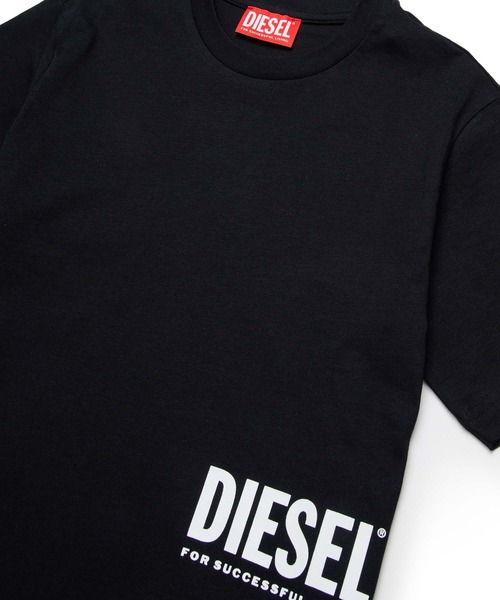 DIESEL KIDS(ディーゼルキッズ)の「DIESEL(ディーゼル)Kids & Junior ワンポイントブランドロゴ半袖Tシャツカットソー(Tシャツ/カットソー・キッズ・ブルー/レッド/ホワイト/ブラック・12Y/14Y/16Y/6Y/10Y/8Y/4Y)」の11枚目の写真