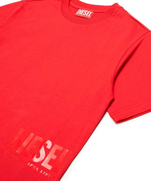 DIESEL KIDS(ディーゼルキッズ)の「DIESEL(ディーゼル)Kids & Junior ワンポイントブランドロゴ半袖Tシャツカットソー(Tシャツ/カットソー・キッズ・ブルー/レッド/ホワイト/ブラック・12Y/14Y/16Y/6Y/10Y/8Y/4Y)」の5枚目の写真