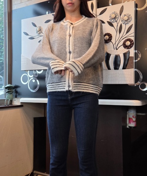 tolene(トレネ)の「袖口、裾ライン入りデザインニットカーディガン(カーディガン/ボレロ・レディース・グレー/ホワイト・FREE)」の7枚目の写真