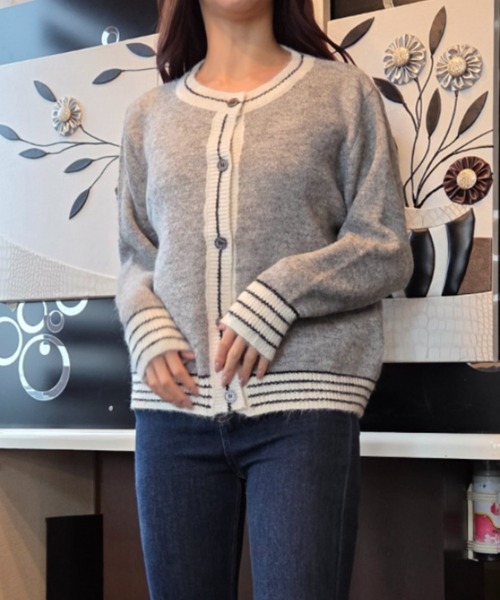 tolene(トレネ)の「袖口、裾ライン入りデザインニットカーディガン(カーディガン/ボレロ・レディース・グレー/ホワイト・FREE)」の22枚目の写真