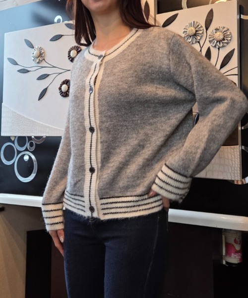 tolene(トレネ)の「袖口、裾ライン入りデザインニットカーディガン(カーディガン/ボレロ・レディース・グレー/ホワイト・FREE)」の4枚目の写真