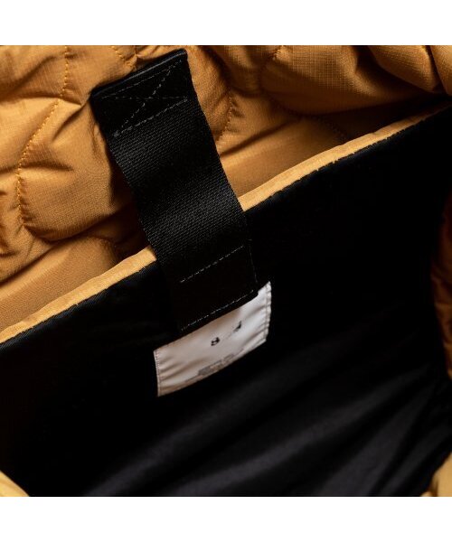 KANEITEI（カネイテイ）の「ROME HELMET BAG M (BLACK) / RECYCLED（メッセンジャーバッグ・レディース・ブラック・FREE）」の2枚目の写真