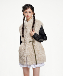 ARWW（エーアールダブリューダブリュー）の「Nomad Mandarin Collar Fur Vest（ムートンコート）」