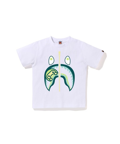 A BATHING APE(アベイシングエイプ)の「COLORS MILO SHARK TEE(Tシャツ/カットソー・キッズ・ホワイト×ネイビー/ブラック×ブルー/ホワイト×レッド/ホワイト×グリーン/ブラック×グリーン/ブラック×レッド・140/110/100/90/120/130)」の3枚目の写真