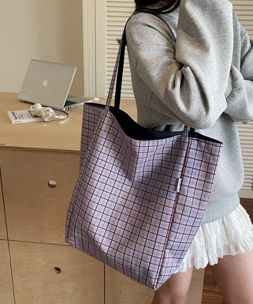 pyornim(ピョルニム)の「【リバーシブル】【A4サイズ対応】レタリングロゴ チェック柄 キャンパス ビッグ トートバッグ(トートバッグ・レディース・レッド/ピンク/グリーン/ネイビー/グレー/ブルー・F)」の15枚目の写真