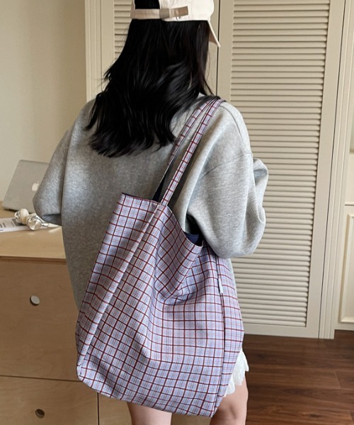 pyornim(ピョルニム)の「【リバーシブル】【A4サイズ対応】レタリングロゴ チェック柄 キャンパス ビッグ トートバッグ(トートバッグ・レディース・レッド/ピンク/グリーン/ネイビー/グレー/ブルー・F)」の14枚目の写真