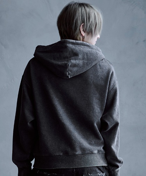 SILVER BULLET(シルバーバレット)の「『SILVER BULLET SELECT AP/シルバーバレットセレクト』トライバル刺繍ZIPパーカー(パーカー・メンズ・ピンク/チャコール・L/M)」の4枚目の写真