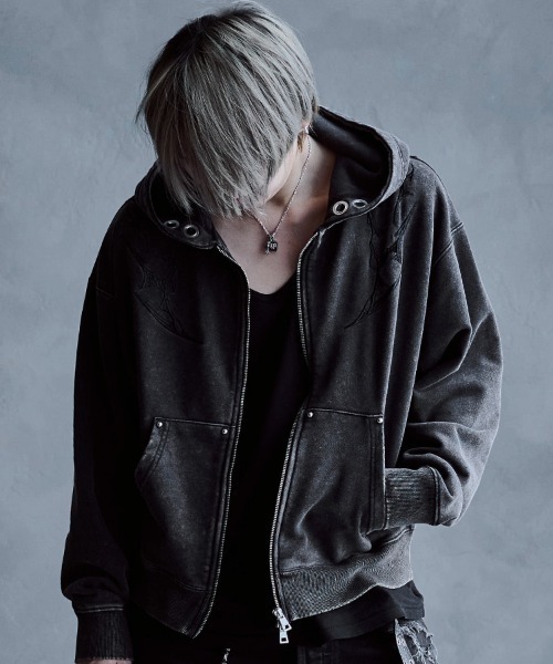 SILVER BULLET(シルバーバレット)の「『SILVER BULLET SELECT AP/シルバーバレットセレクト』トライバル刺繍ZIPパーカー(パーカー・メンズ・ピンク/チャコール・L/M)」の5枚目の写真