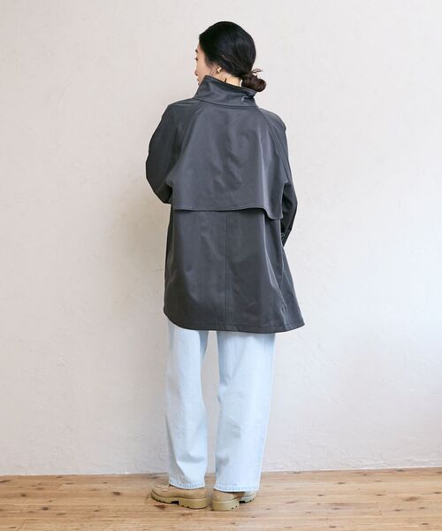 le.coeur blanc(ルクールブラン)の「ツイルストレッチステンカラーコート(ステンカラーコート・レディース・チャコールグレー/ベージュ・38)」の9枚目の写真