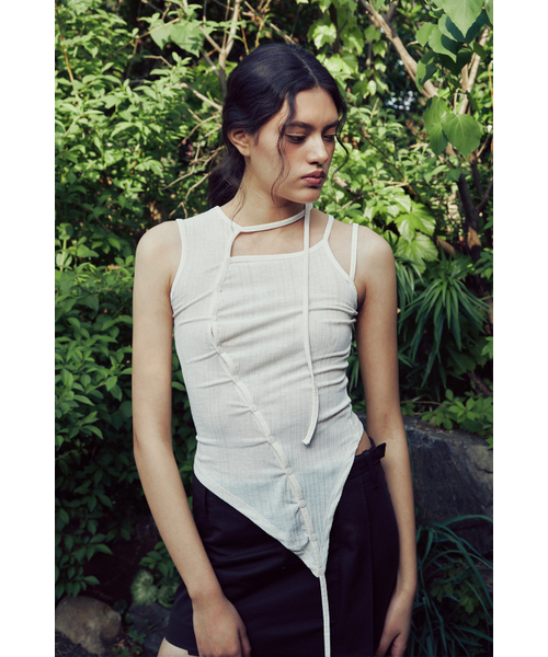 AFTERHOURS(アフターアワーズ)の「ASYMMETRIC NECKLINE SLEEVELESS TOP (CREAM)(Tシャツ/カットソー・レディース・その他・FREE)」の1枚目の写真