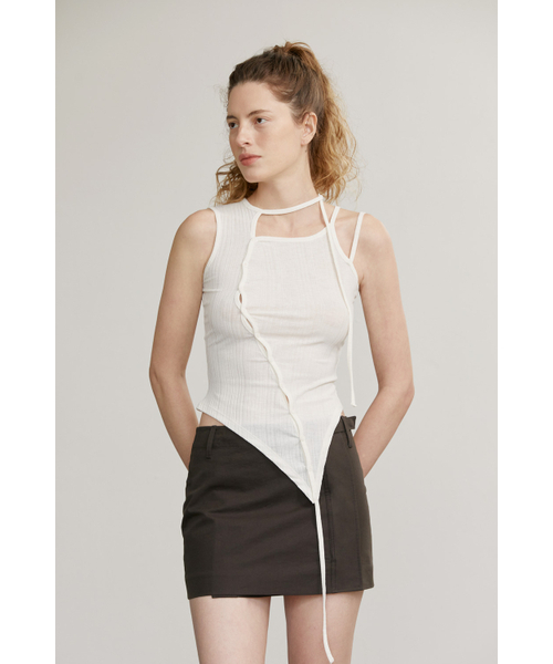 AFTERHOURS(アフターアワーズ)の「ASYMMETRIC NECKLINE SLEEVELESS TOP (CREAM)(Tシャツ/カットソー・レディース・その他・FREE)」の2枚目の写真