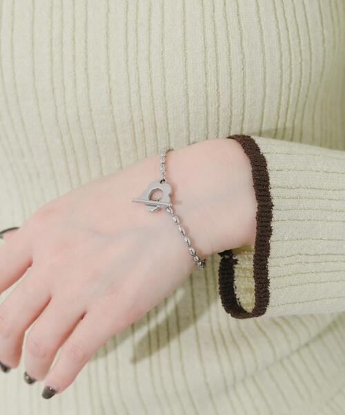 SMELLY（スメリー）の「ステンレスフラワーマンテルブレスレット（ブレスレット・レディース・シルバー・-）」の2枚目の写真