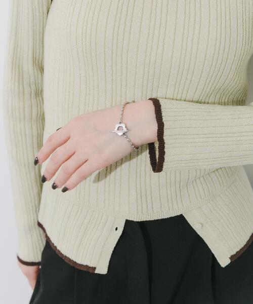 SMELLY（スメリー）の「ステンレスフラワーマンテルブレスレット（ブレスレット・レディース・シルバー・-）」の4枚目の写真