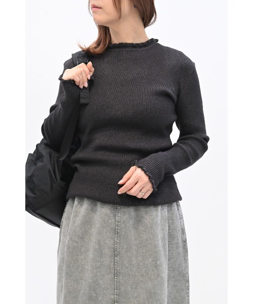 HEART MARKET(ハートマーケット)の「もちもち衿フリルリブニットプルオーバー(Tシャツ/カットソー・レディース・グレー/スミクロ/ホワイト/ブラック系その他・FREE)」の4枚目の写真