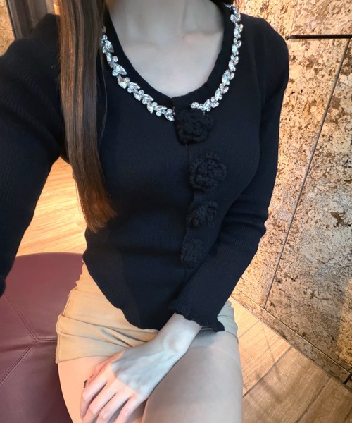 ALLuRing ChaRm(アリュリングチャーム)の「【ALLuRing ChaRm × r10u_un】 Neck Beaded Flower Cardigan / ネックビシューフラワーカーディガン(カーディガン/ボレロ・レディース・グレー/ブラック・FREE)」の7枚目の写真