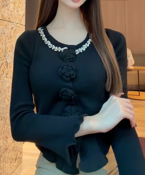 ALLuRing ChaRm(アリュリングチャーム)の「【ALLuRing ChaRm × r10u_un】 Neck Beaded Flower Cardigan / ネックビシューフラワーカーディガン(カーディガン/ボレロ・レディース・グレー/ブラック・FREE)」の6枚目の写真