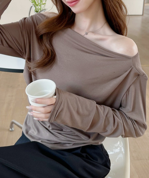 Ada.(エイダ)の「ドレープ ロングスリーブ カットソー(Tシャツ/カットソー・レディース・カーキ/チャコール/ホワイト・FREE)」の3枚目の写真