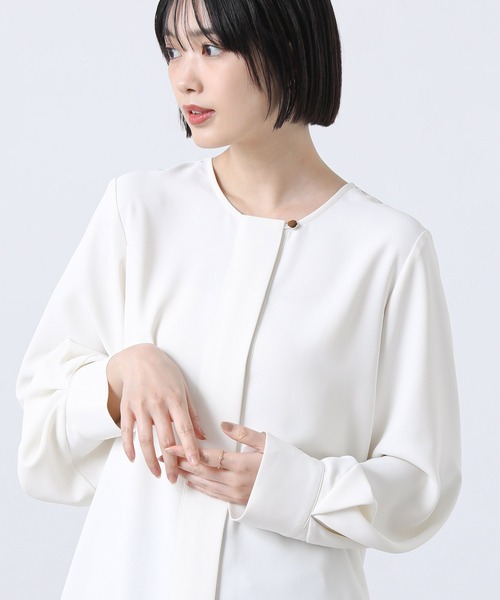 Gready Brilliant(グレディブリリアン)の「袖タックボウタイブラウス(シャツ/ブラウス・レディース・キャメル/オフホワイト・38)」の14枚目の写真