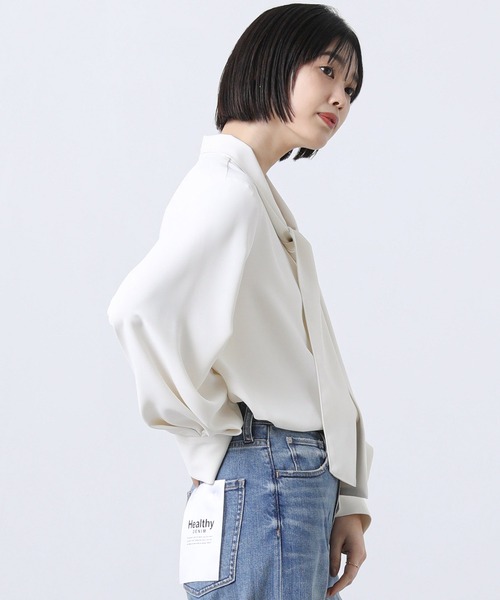 Gready Brilliant(グレディブリリアン)の「袖タックボウタイブラウス(シャツ/ブラウス・レディース・キャメル/オフホワイト・38)」の8枚目の写真