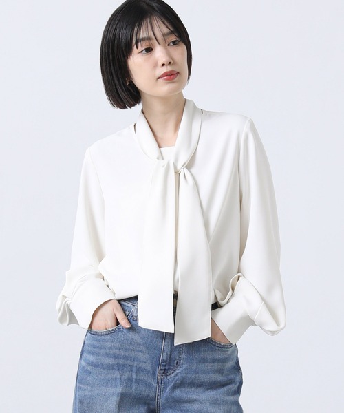Gready Brilliant(グレディブリリアン)の「袖タックボウタイブラウス(シャツ/ブラウス・レディース・キャメル/オフホワイト・38)」の10枚目の写真