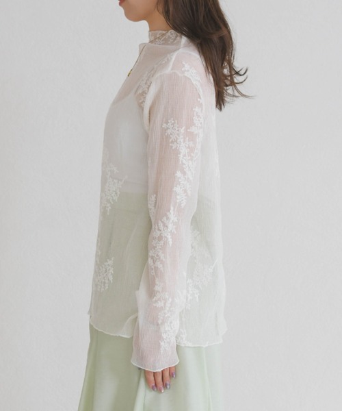 MISCH MASCH(ミッシュマッシュ)の「2026春夏新作 WEB限定 フェミニンシアーレーストップス(Tシャツ/カットソー・レディース・ホワイト・フリ-)」の3枚目の写真
