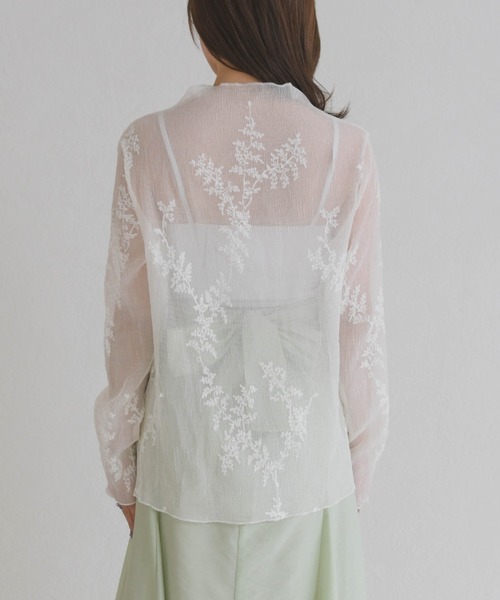 MISCH MASCH(ミッシュマッシュ)の「2026春夏新作 WEB限定 フェミニンシアーレーストップス(Tシャツ/カットソー・レディース・ホワイト・フリ-)」の4枚目の写真